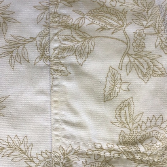 Cherokee longer shorts white w/ brown flowers - Picture 11 of 13
